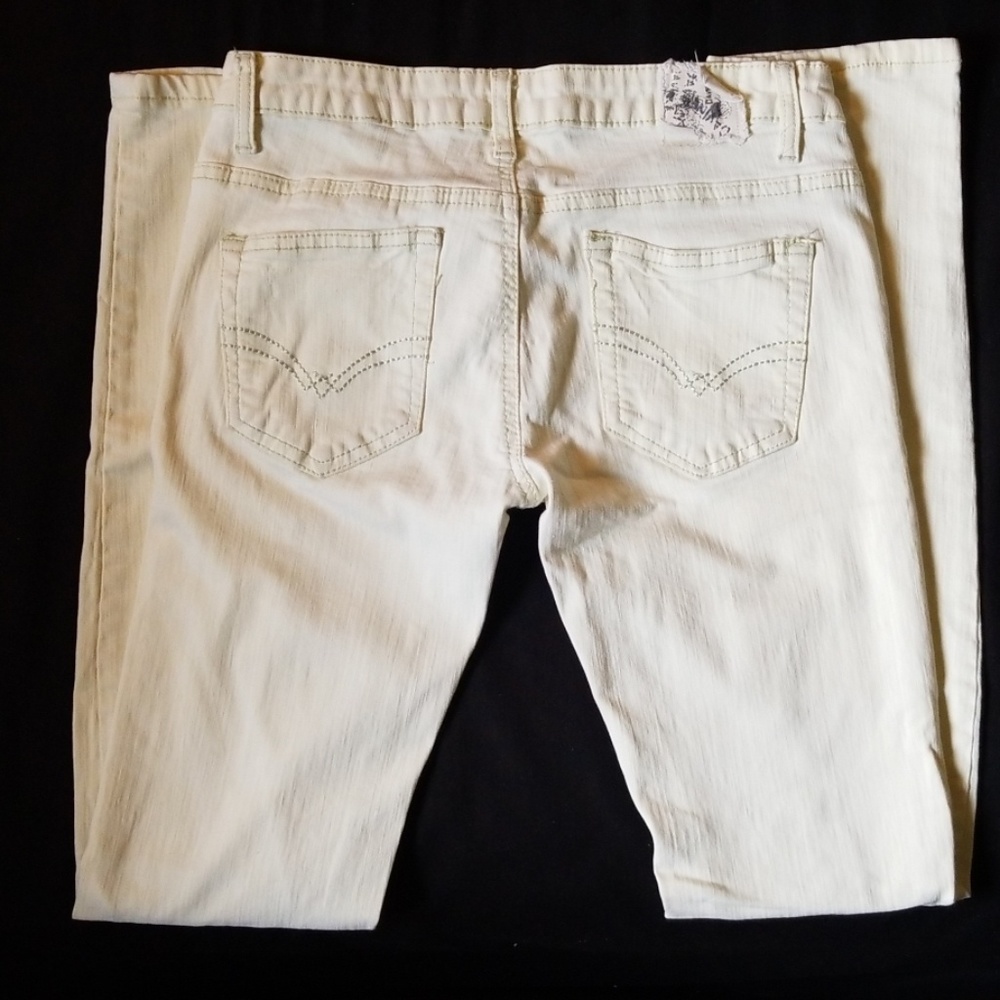 DISTRESSED JEAN'S - Picture 6 of 8